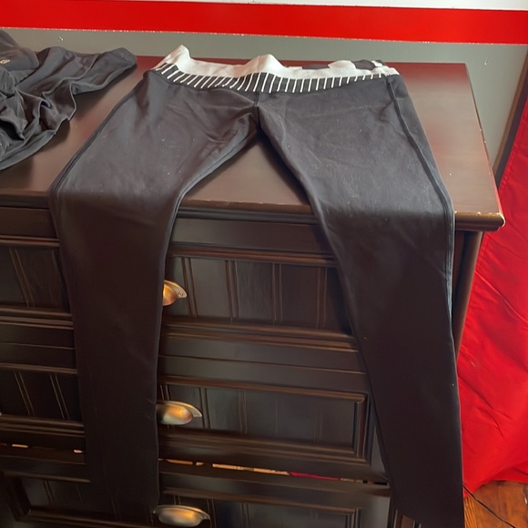 🎉Lululemon Bundle of Black Lulu Leggings! Size 6! - Picture 2 of 9